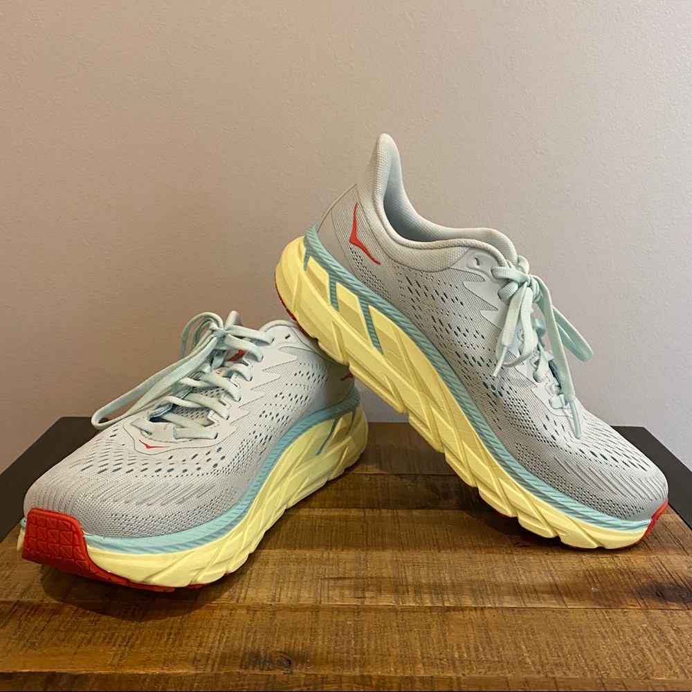 HOKA ONE ONE Clifton 7 Running Shoes / Women’s 8.5 WIDE/D in “Coral”